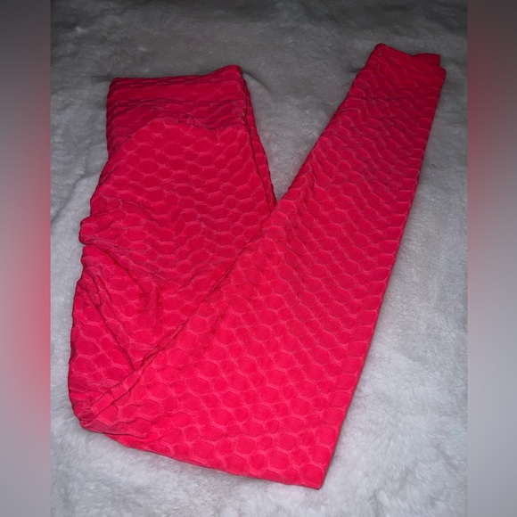 6/$15 Fall Sale: NWOT Hot Pink Scrunch Butt Workout Leggings - Picture 2 of 3